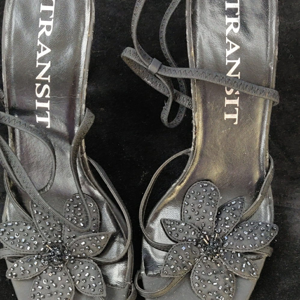 Women's black flower beaded shoes
